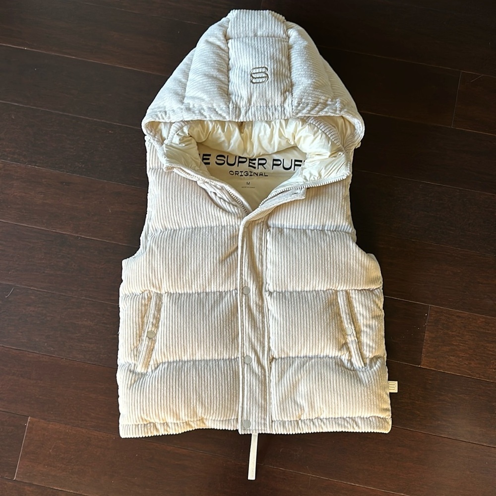 Aritzia, puffer vest, size Med, ivory/cream color, never worn